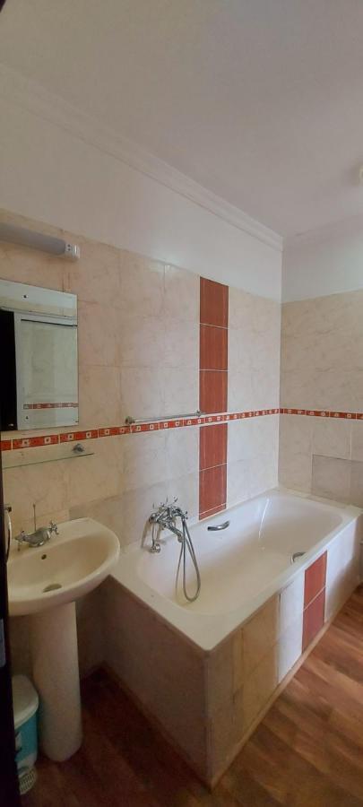 Pleasant Nest Homestay Near Jkia Airport And Sgr Station Nairobi Bagian luar foto